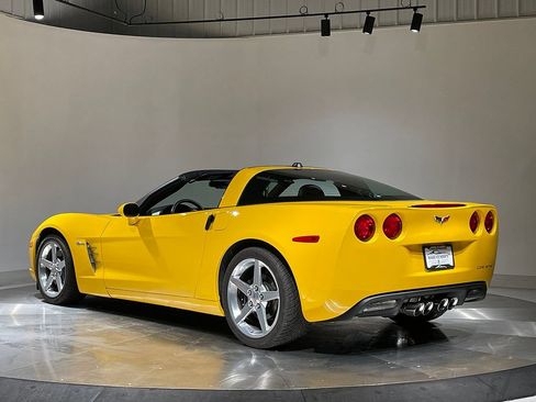Used 2005 Chevrolet Corvette Coupe w/ Preferred Equipment Group RWD image 38
