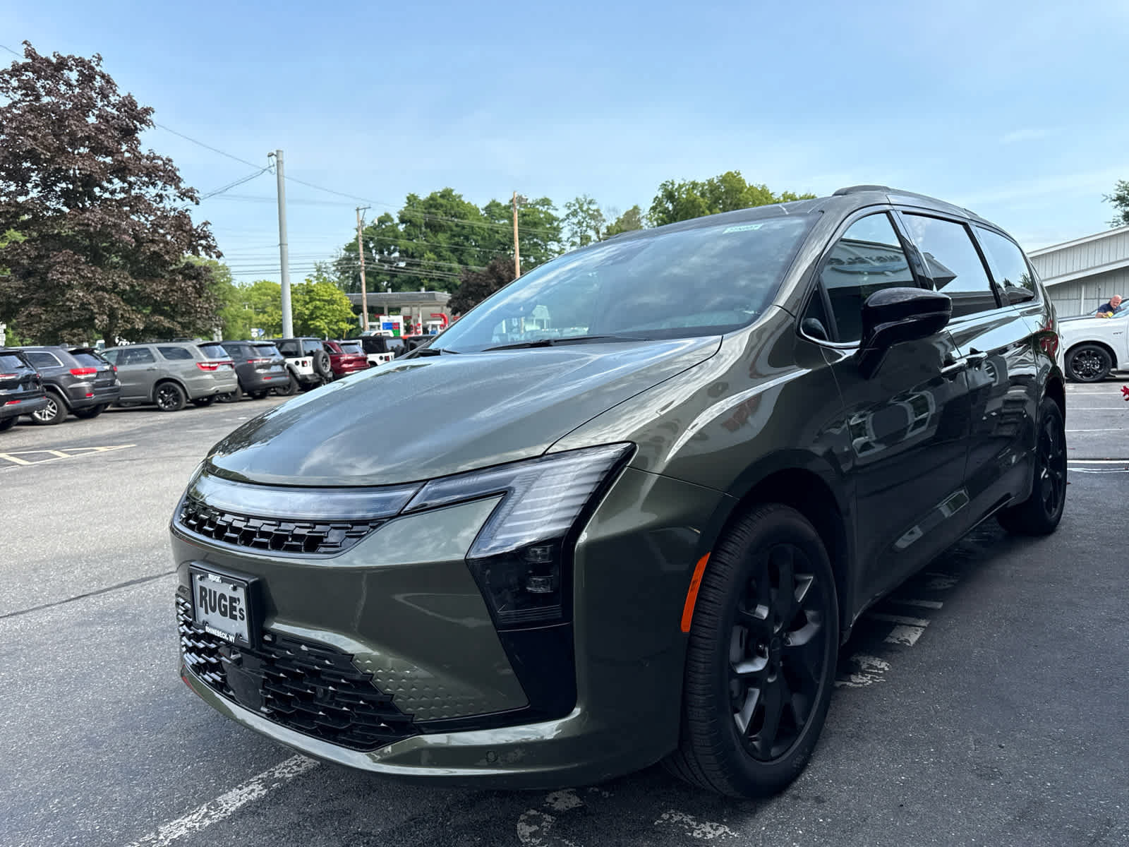 New 2027 Chrysler Pacifica Limited AWD/4WD image 8