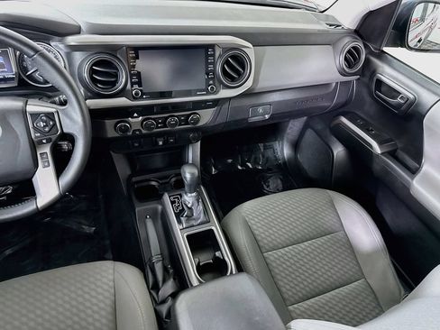 Certified 2021 Toyota Tacoma SR5 AWD/4WD image 26