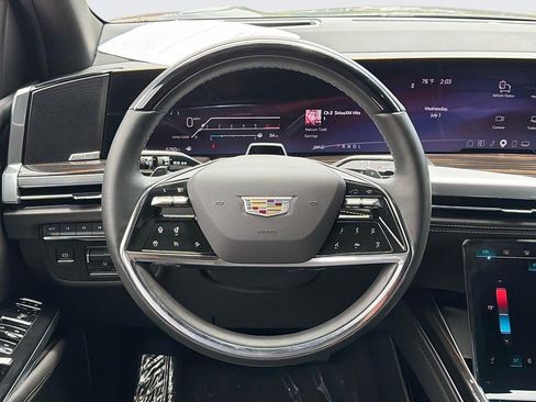 Certified 2026 Cadillac Escalade ESV Luxury AWD/4WD image 8