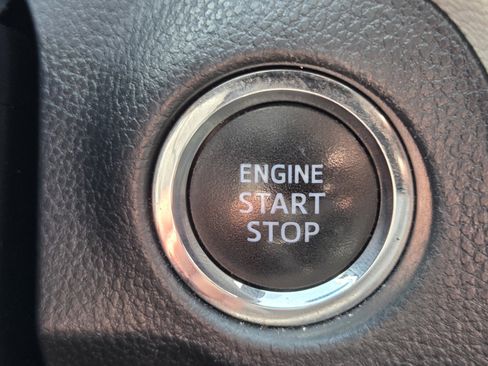 Used 2020 Toyota RAV4 Limited FWD image 22