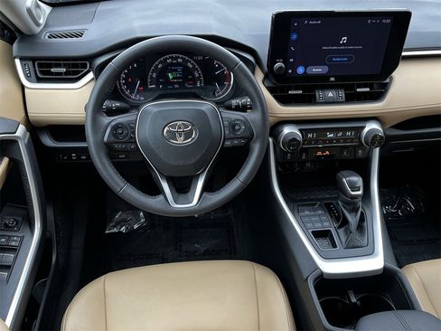 Used 2023 Toyota RAV4 XLE Premium image 10