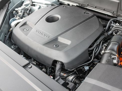 New 2026 Volvo XC90 T8 Plus w/ Protection Package image 14