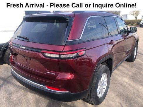 Used 2023 Jeep Grand Cherokee Laredo image 4