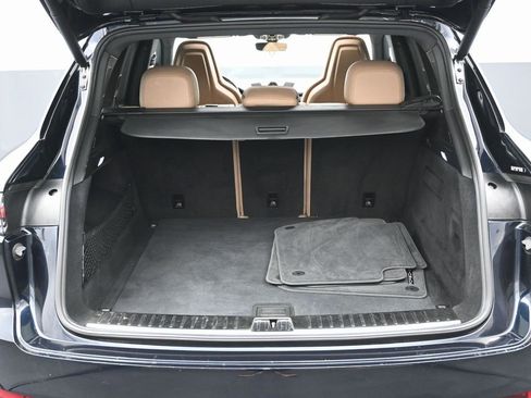 Used 2023 Porsche Cayenne Platinum Edition image 15