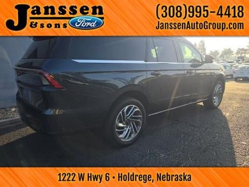 Used 2025 Lincoln Navigator L Reserve AWD/4WD image 4