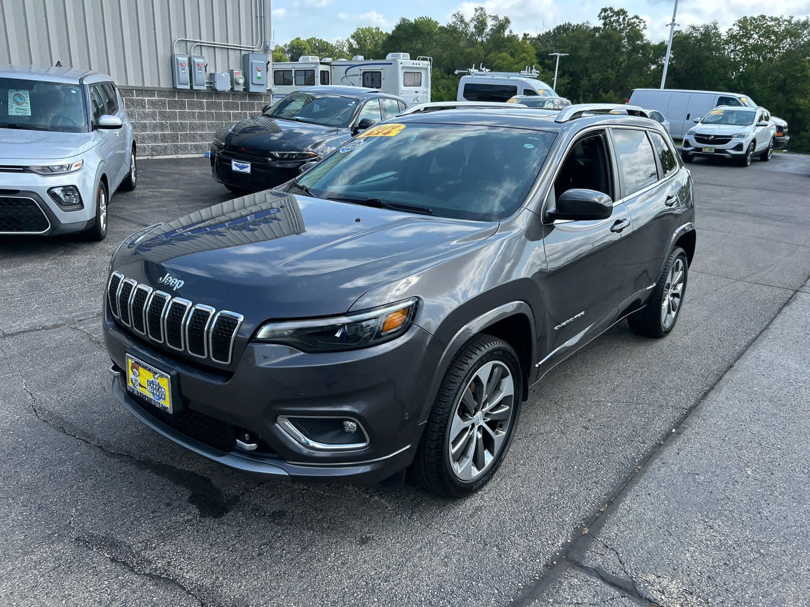 Used 2019 Jeep Cherokee Overland w/ Technology Group AWD/4WD image 7