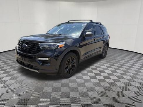 Used 2021 Ford Explorer XLT w/ Equipment Group 202A AWD/4WD image 13