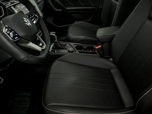 Certified 2024 Volkswagen Tiguan SE R-Line image 11