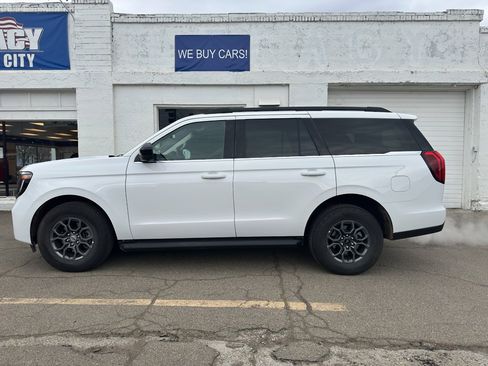 Used 2025 Ford Expedition Active image 4