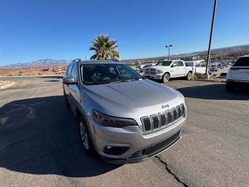 Used 2019 Jeep Cherokee Latitude Plus w/ Comfort/Convenience Group image 7