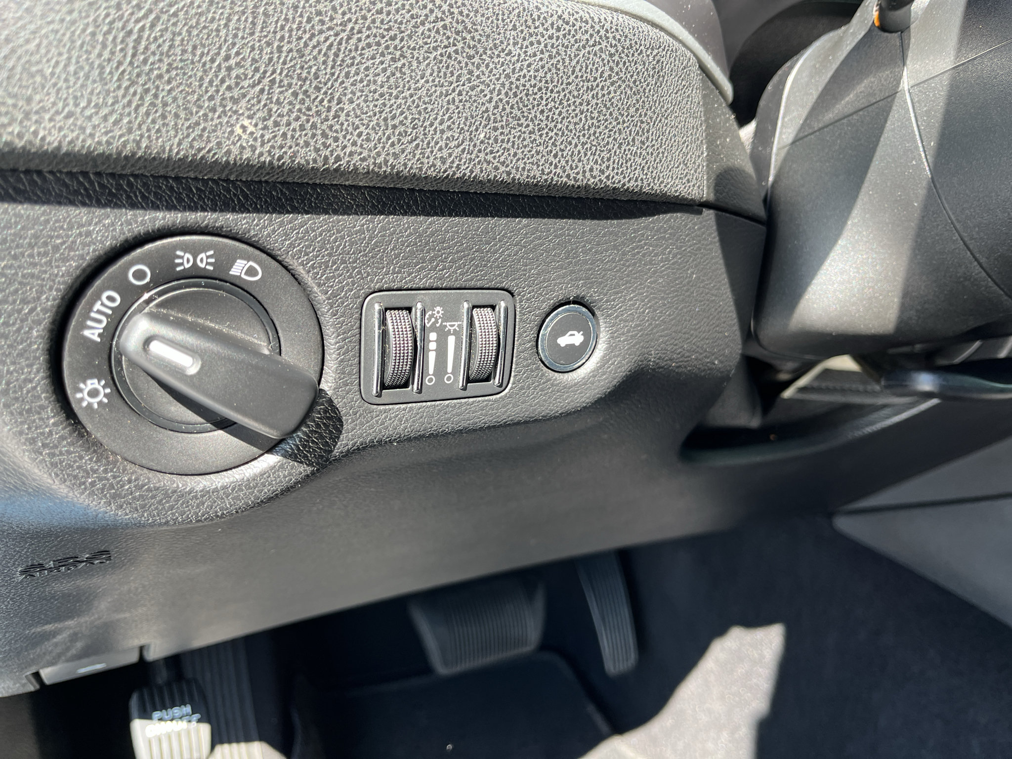 Used 2022 Dodge Charger SXT w/ Leather Interior Group RWD image 12