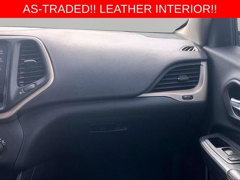 Used 2016 Jeep Cherokee Sport FWD image 17
