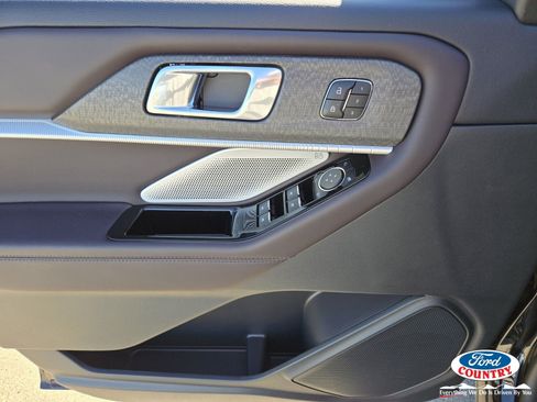 New 2026 Ford Explorer Platinum image 10