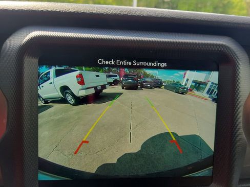 Used 2018 Jeep Wrangler Unlimited Sahara AWD/4WD image 25