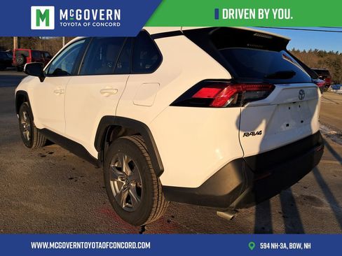 Used 2023 Toyota RAV4 XLE w/ Convenience Package image 4