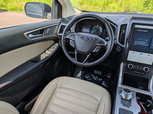 Used 2024 Ford Edge SEL AWD/4WD image 9