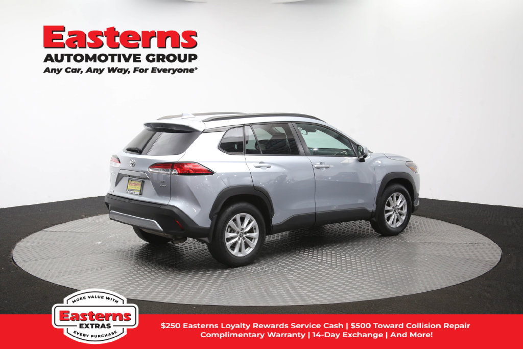 Used 2022 Toyota Corolla Cross LE AWD/4WD image 39
