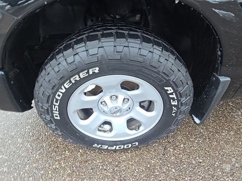 Used 2019 Nissan Titan S image 32