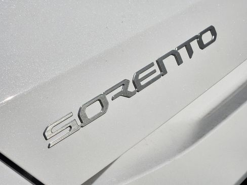 New 2026 Kia Sorento S image 8