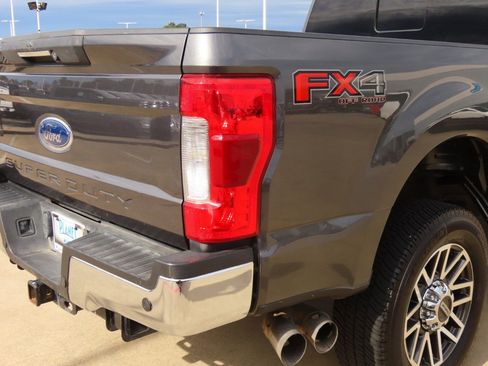 Used 2019 Ford F250 Lariat w/ Lariat Ultimate Package image 12