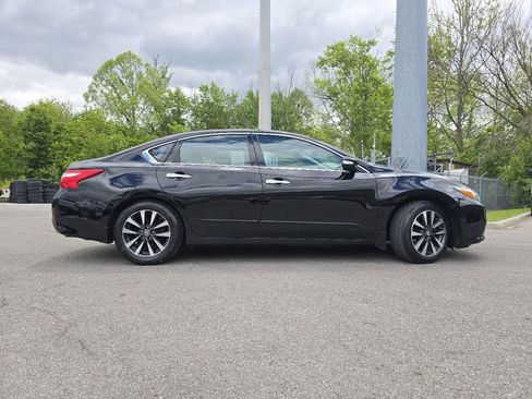 Used 2016 Nissan Altima 2.5 SV w/ Convenience Package FWD image 14