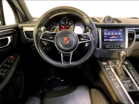 Certified 2018 Porsche Macan AWD/4WD image 13