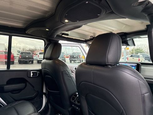 Used 2024 Jeep Wrangler Sport S image 32