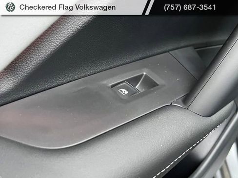 New 2026 Volkswagen Tiguan SE image 25