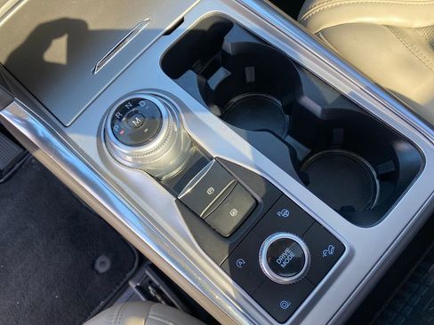 Used 2020 Ford Explorer Platinum w/ Premium Technology Package image 24