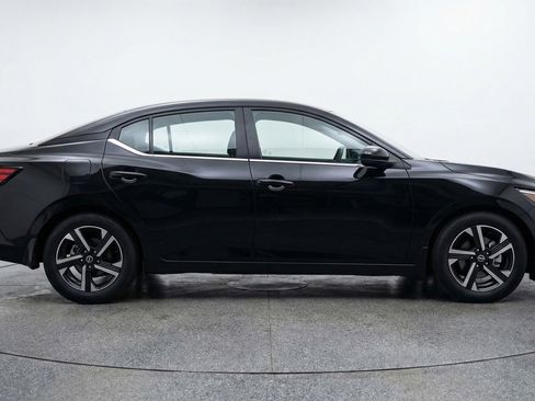 Used 2025 Nissan Sentra SV image 11