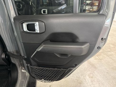 Used 2022 Jeep Wrangler Unlimited Rubicon w/ Xtreme Recon 35" Tire Package AWD/4WD image 56