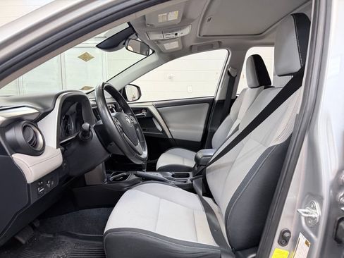 Used 2018 Toyota RAV4 XLE FWD image 12