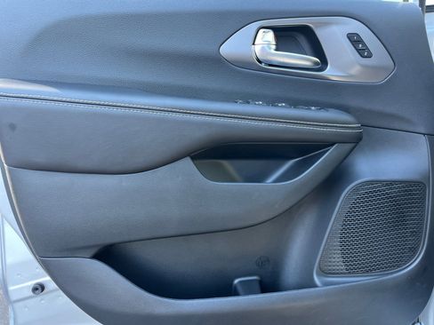 New 2026 Chrysler Pacifica Select w/ S Appearance Package AWD/4WD image 15