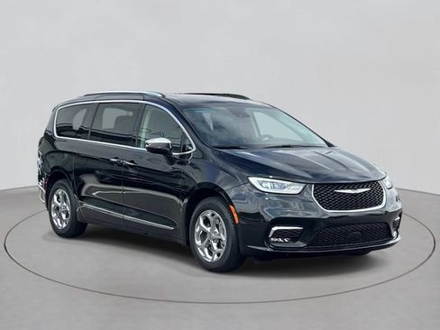 Used 2021 Chrysler Pacifica Limited AWD/4WD image 6