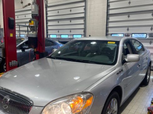 Used 2009 Buick Lucerne CXL w/ Driver Confidence Package image 3