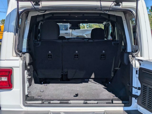 Used 2025 Jeep Wrangler Unlimited Sahara AWD/4WD image 15