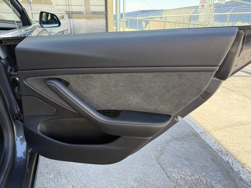 Used 2018 Tesla Model 3 Long Range RWD image 17