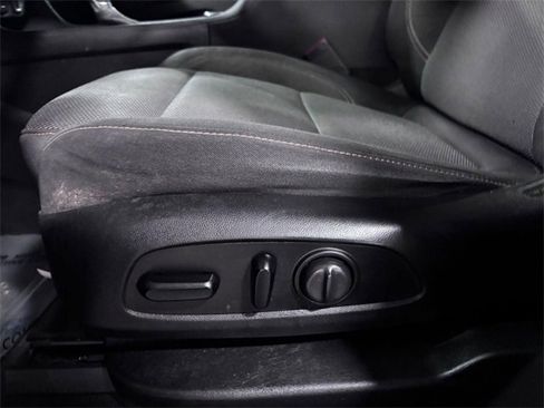 Used 2020 Chevrolet Traverse LT image 11