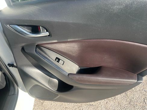 Used 2018 MAZDA MAZDA3 Touring image 27