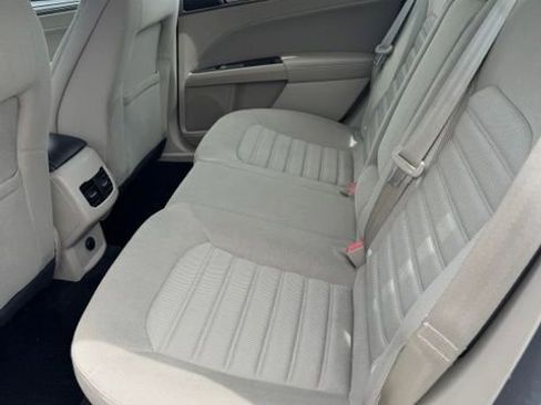 Used 2018 Ford Fusion SE FWD image 20