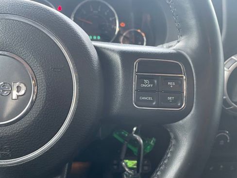 Used 2017 Jeep Wrangler Unlimited Sahara w/ Connectivity Group AWD/4WD image 6