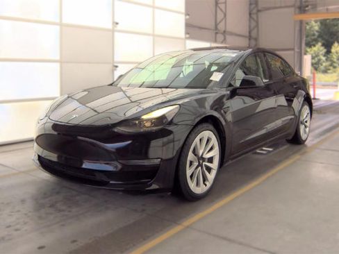 Used 2022 Tesla Model 3 Long Range AWD/4WD image 1