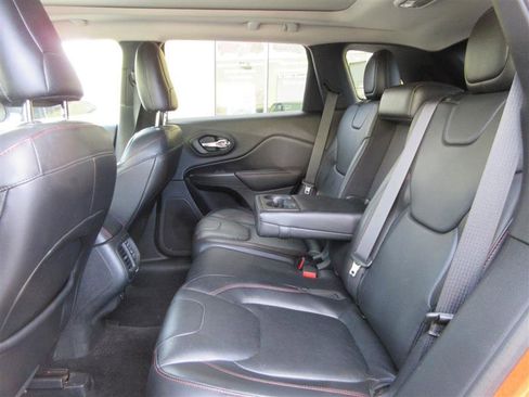 Used 2016 Jeep Cherokee Trailhawk w/ Comfort/Convenience Group image 24