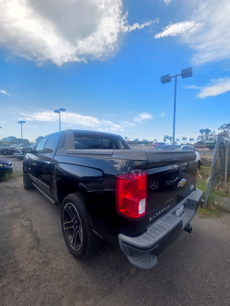 Used 2017 Chevrolet Silverado 1500 High Country w/ High Desert Package AWD/4WD image 4