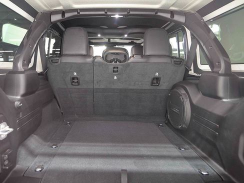 Used 2025 Jeep Wrangler Unlimited Rubicon AWD/4WD image 12