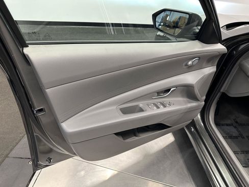 Certified 2025 Hyundai Elantra Hybrid FWD image 13