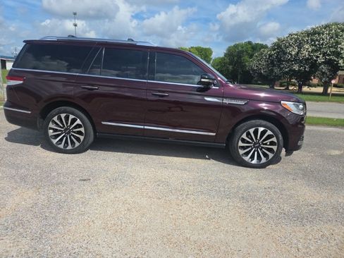 Used 2023 Lincoln Navigator Reserve AWD/4WD image 9