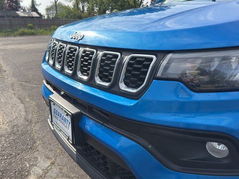 Used 2024 Jeep Compass Latitude AWD/4WD image 5