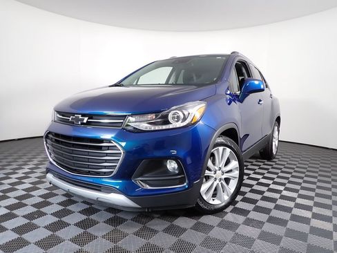 Used 2020 Chevrolet Trax Premier w/ LPO, Protection Package FWD image 2